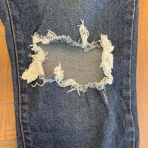 Mom distressed jean